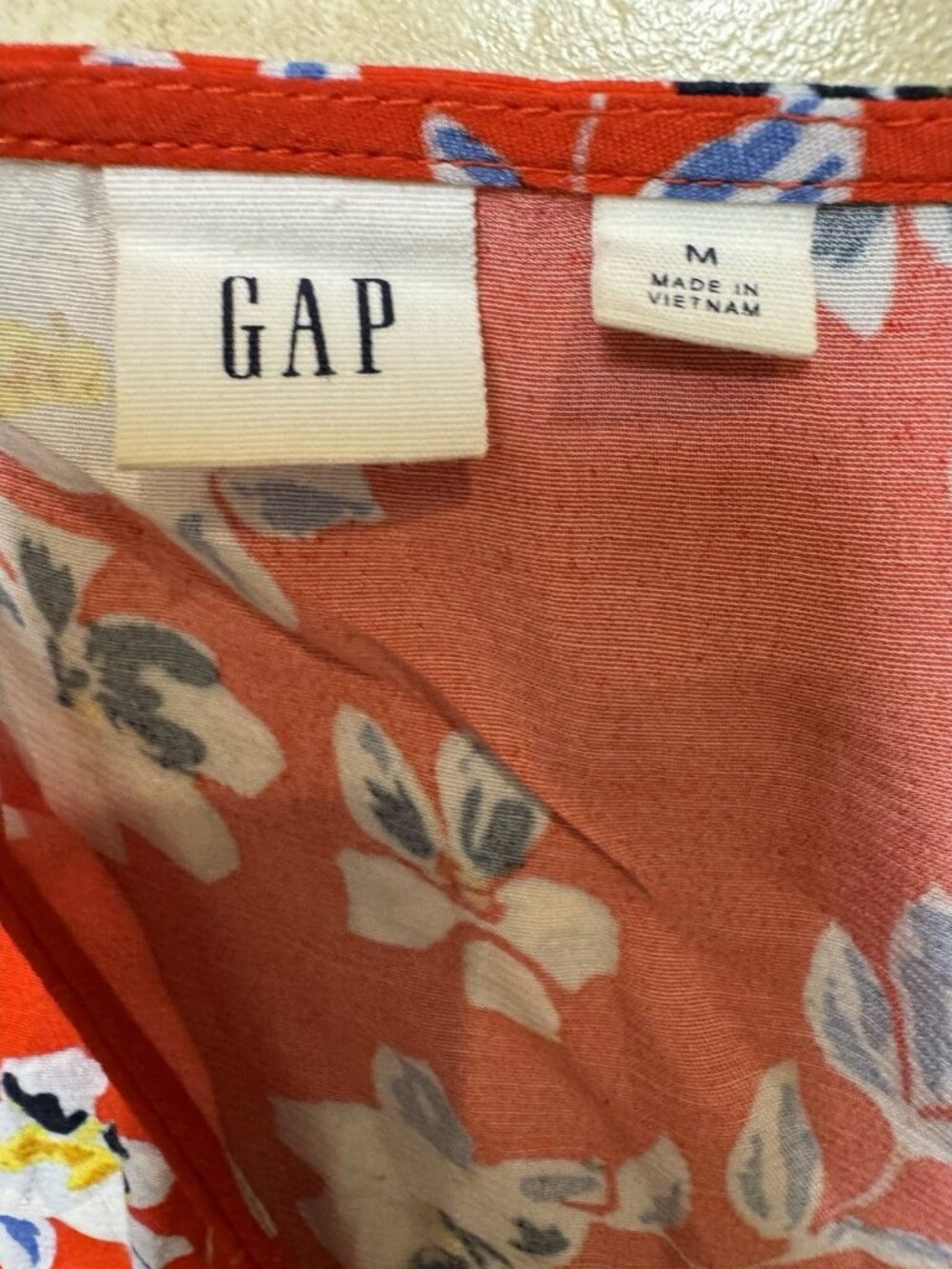 GAP Red Floral Wrap Midi Dress Rayon Short Sleeve Size M - Picture 3 of 3